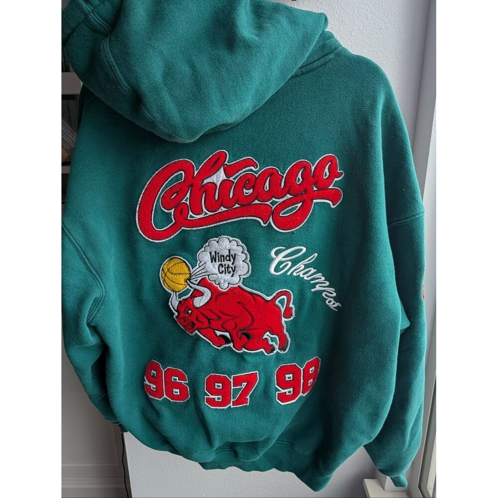 Mitchell & Ness Chicago Bulls 1998 Champs Hoodie Green Windy City 3-Peat Med